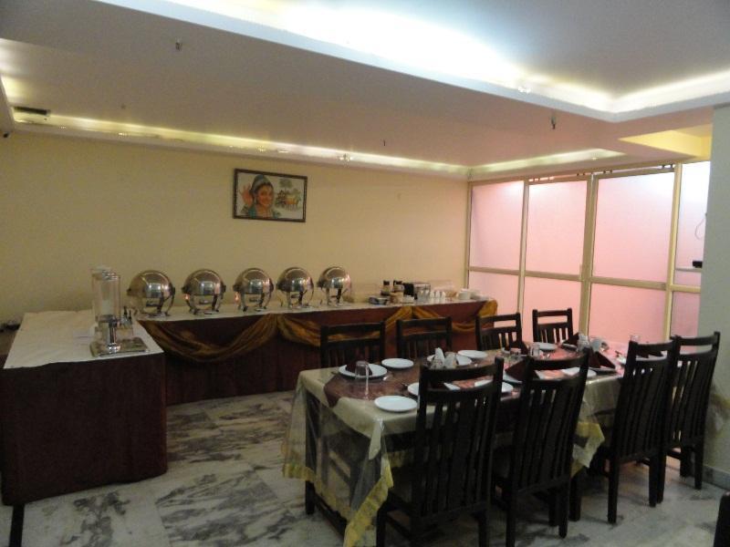 Hotel Kyron Delhi  Eksteriør bilde